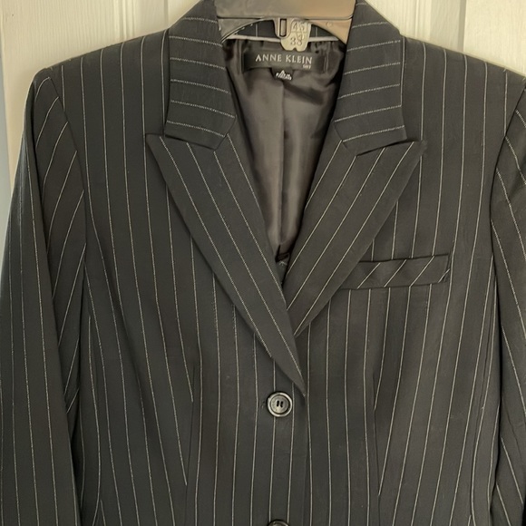 Anne Klein Blue pencil skirt suit, white pin stripe 2 button jacket - Picture 2 of 16
